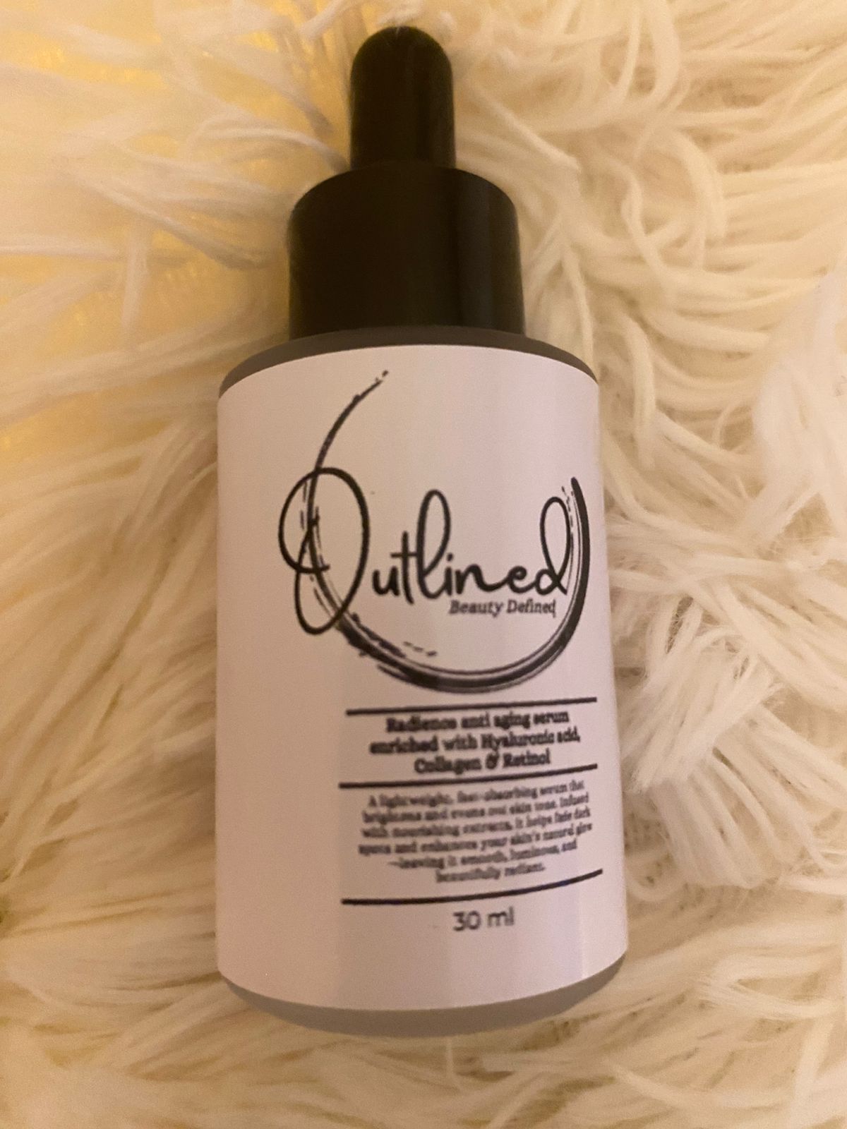 Radience anti aging serum enriched with Hyaluronic acid, Collagen & Retinol.